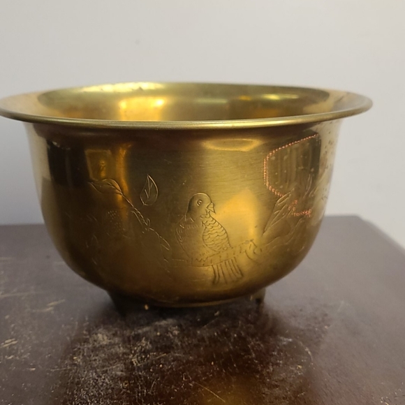 CHINESE BRASS ENGRAVED BOWL WITH A bird on a tree - Picture 2 of 9